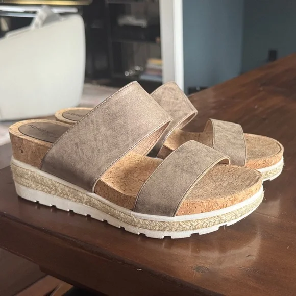 Women's Tan Sandals - Picture 1 of 4